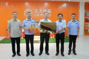 市文明辦、市市場監(jiān)管局聯(lián)合為我公司文明誠信經(jīng)營授牌